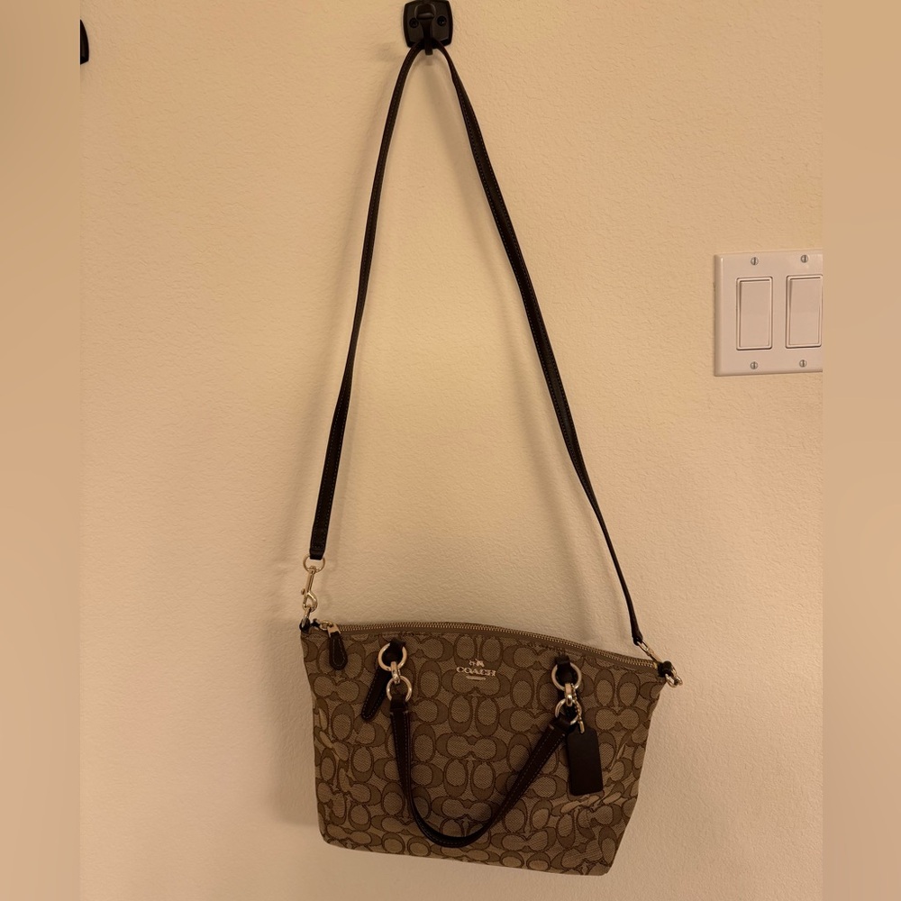 Coach signature Kelsey Satchel - Picture 7 of 9